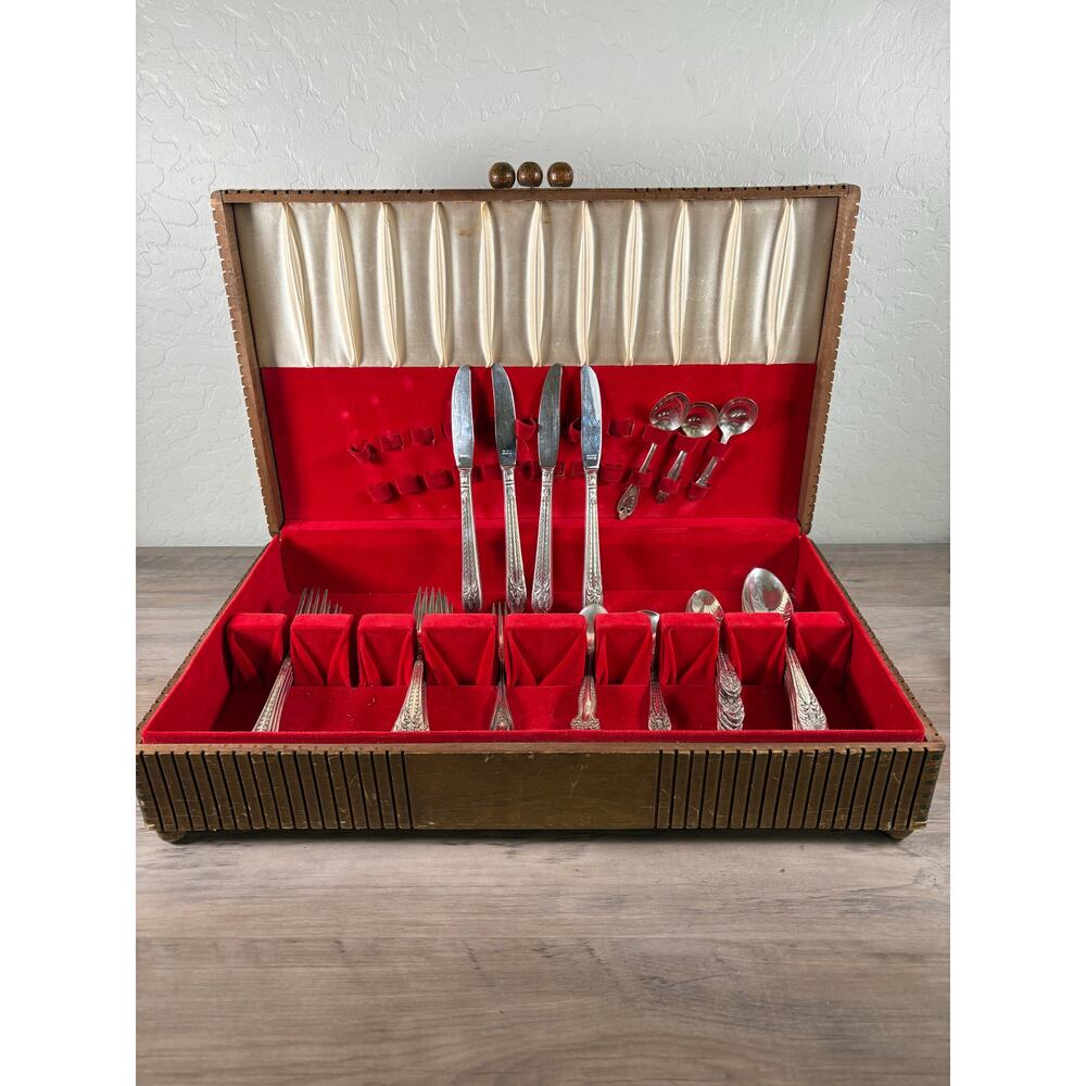 1847 Rogers Bros Marquis Original Roggers Silverplate‎ Silverware Set with Box